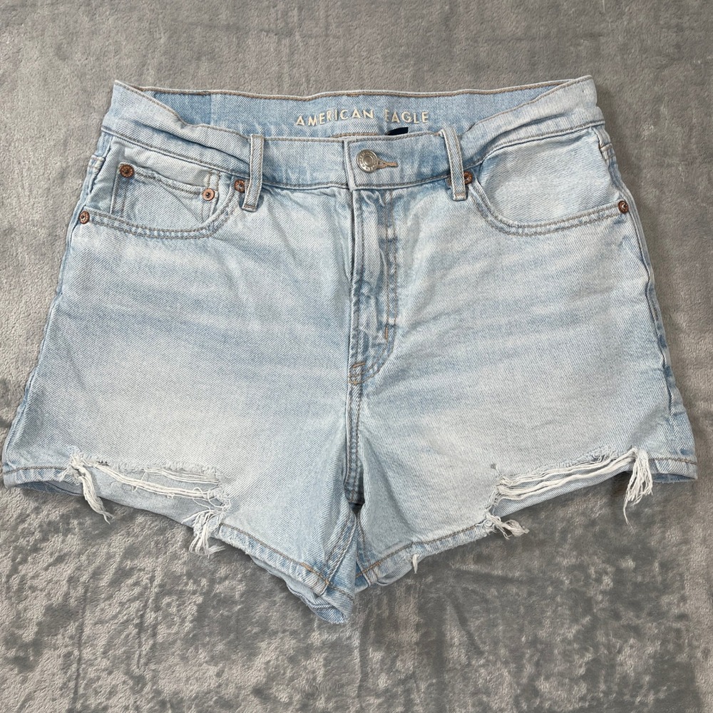 American Eagle‎ Shorts Size 6 Relaxed Light Wash Denim Cutoff High Rise